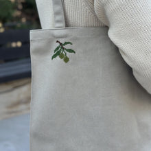 Load image into Gallery viewer, Falasteen Dari Printed Tote