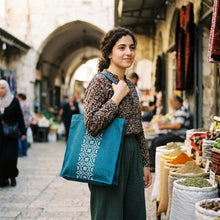 Load image into Gallery viewer, Green Patterned Tote Bag with Zipper
